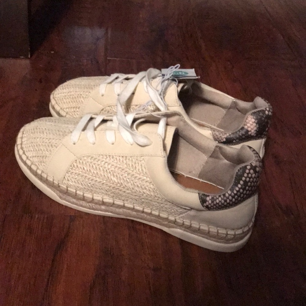 Universal Thread shoes - Picture 2 of 4